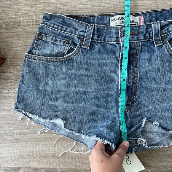 Vintage Levi’s 559 medium rise denim shorts - Picture 5 of 7